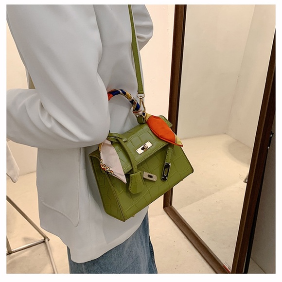 Chic Faux Leather Croc Embossed Mini Handbag Gold Tone Hardware - Picture 7 of 12